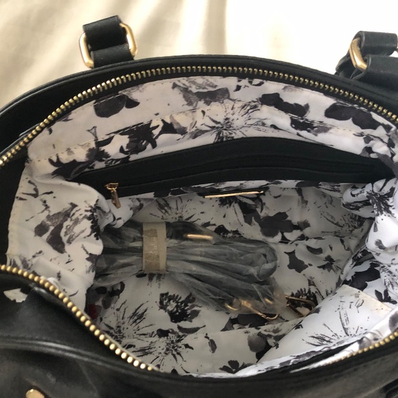 Black Mode Luxe PVC Satchel - Great Lining - Picture 2 of 4